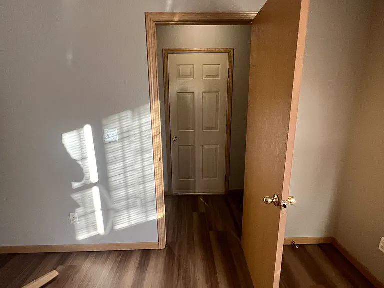 1370 N Tradition Ave — Photo 6