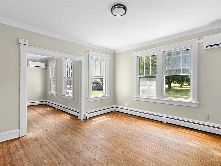 149 Beach Rd — Photo 11