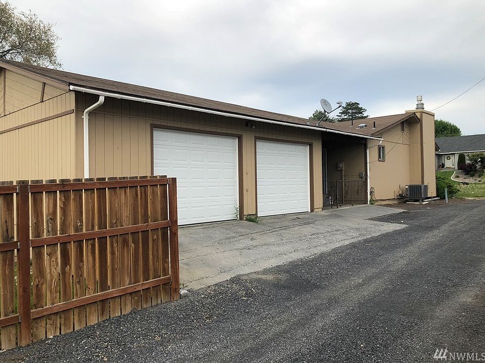 2nd image of 1180 Ashcroft Pl