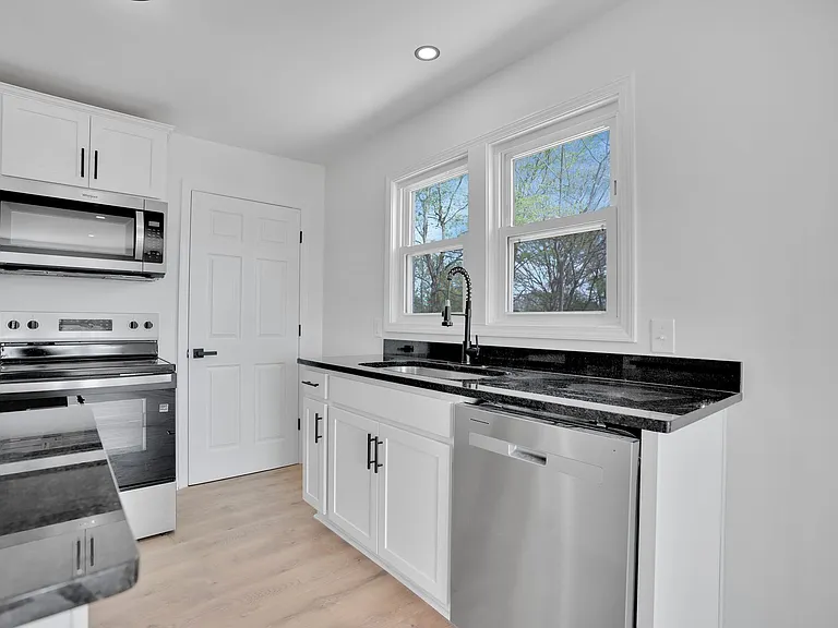 1857 Memorial Dr — Photo 11