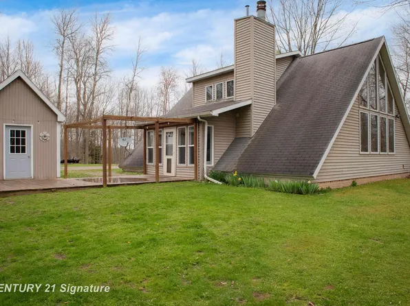 1180 Winding Wood Dr, Farwell, MI 48622