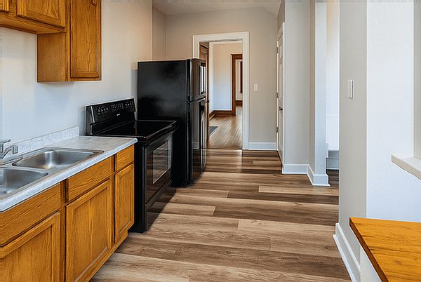 1st image of 14 W Bruce Ave