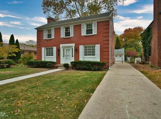 410 Roland Ct, Grosse Pointe Farms, MI 48236