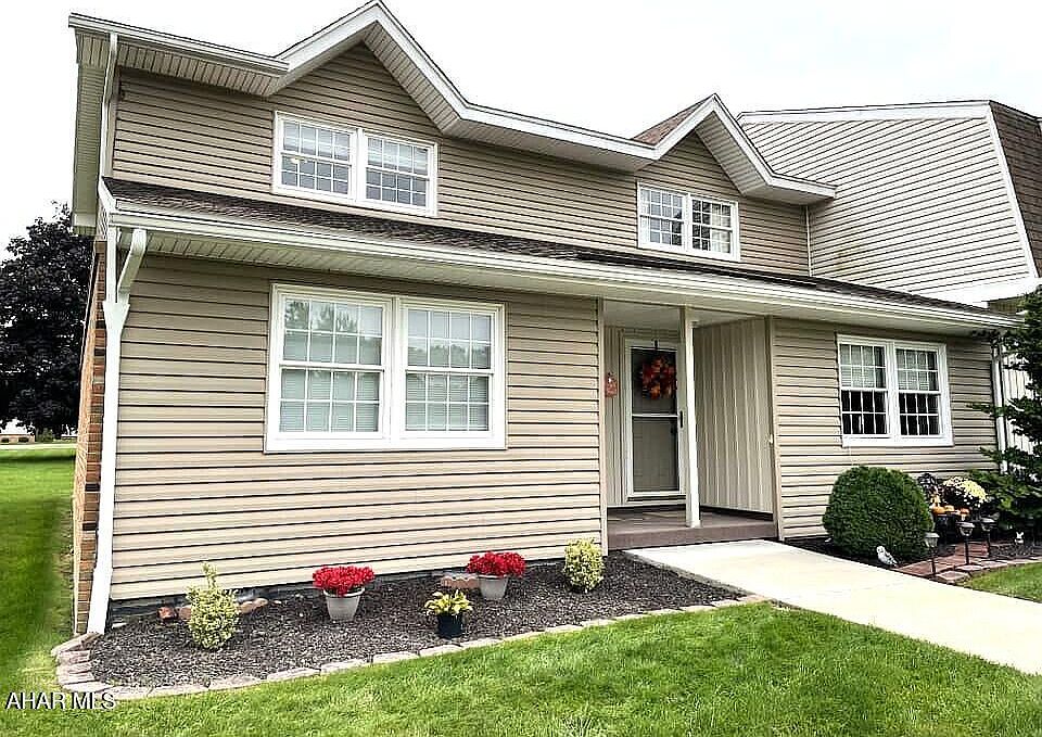1st image of 544 Sunbrook Manor Dr