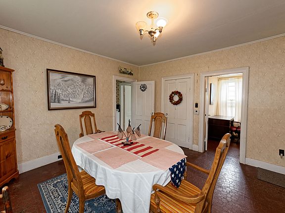 5th image of 19 Sheridan St