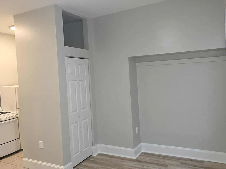 311 W 6th St #2 — Photo 10