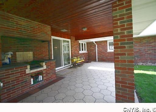 Patio with Built-in Grill