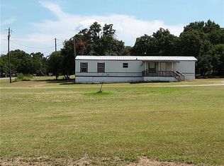 173 Briar Oaks Dr, Azle, TX 76020