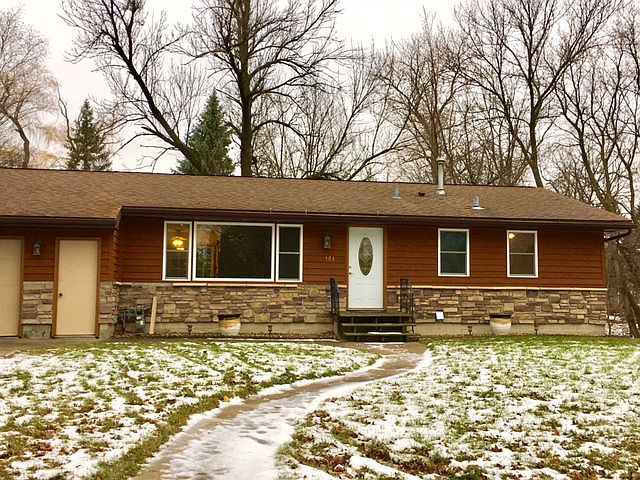 1st image of 121 Carlton Ct