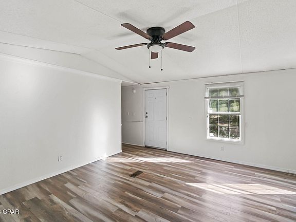 4th image of 3382 Lakeshore Dr