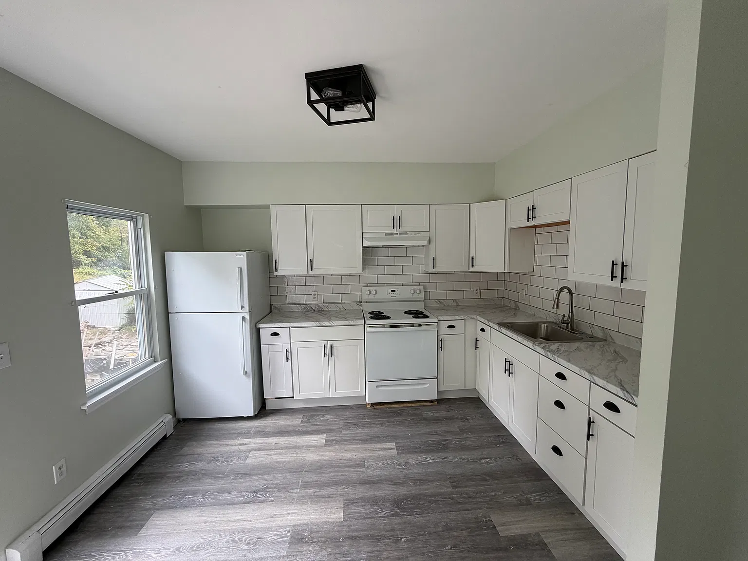 3 bed, 1200 sqft, $2,300 — Photo 3