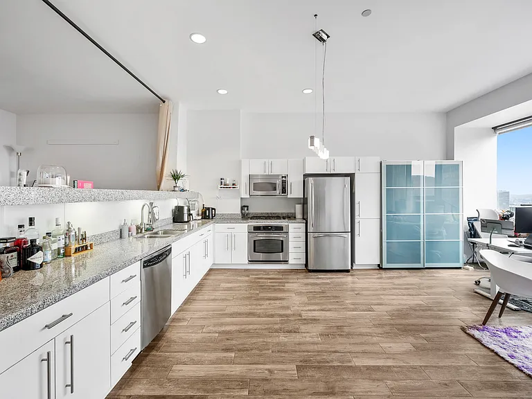 1100 Wilshire Blvd #2607 — Photo 4