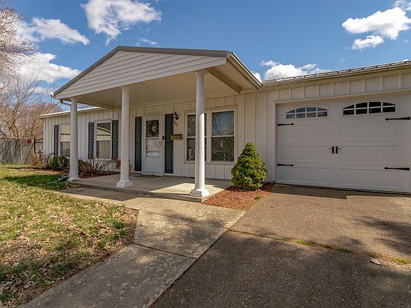 3rd image of 300 Greenleaf Dr