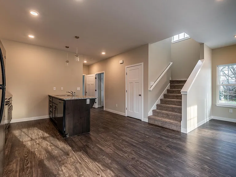 719 S. Main Ave — Photo 11