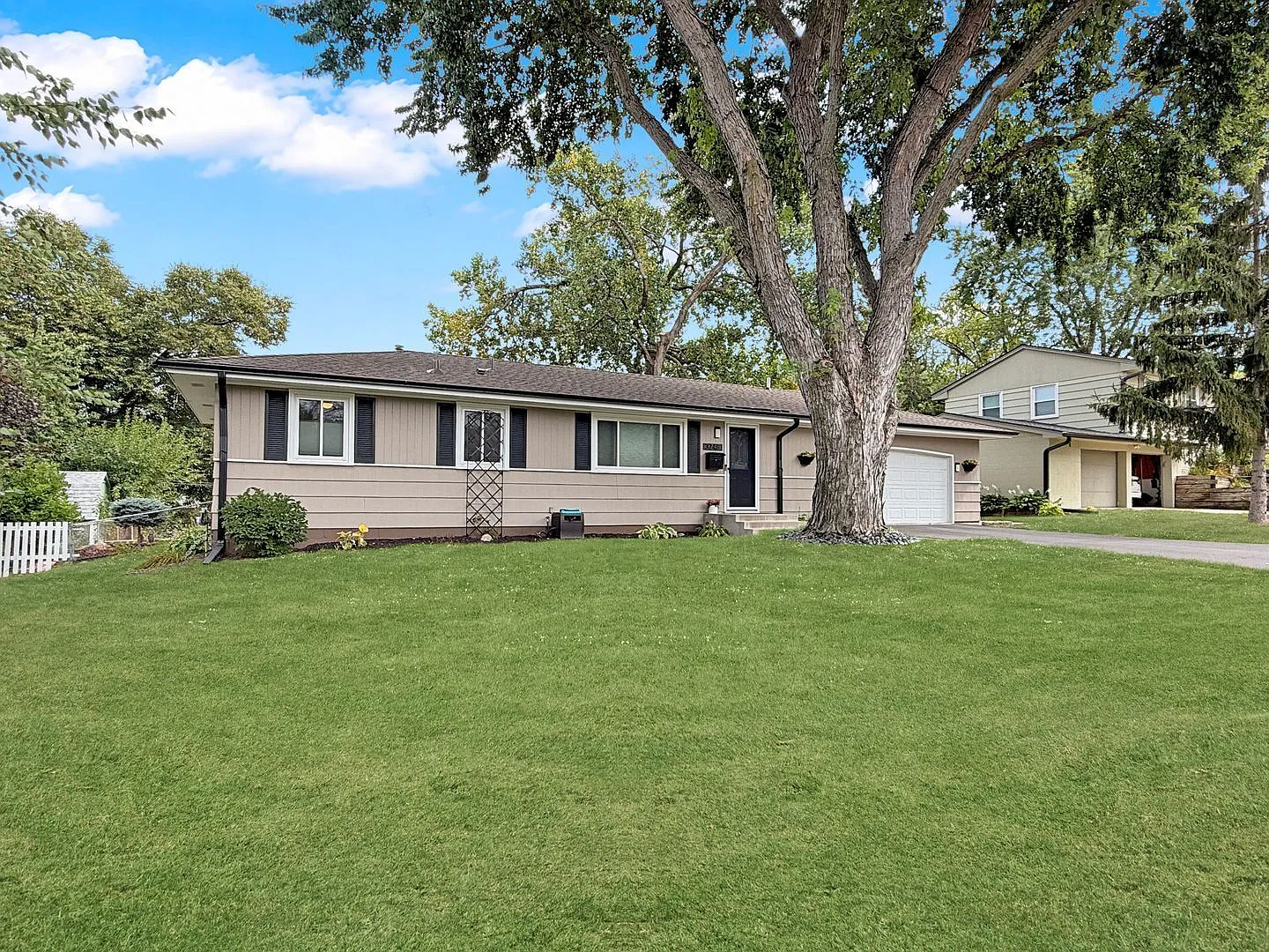 3 bed, 2.0 bath, 1866 sqft, $2,895 — Photo 1