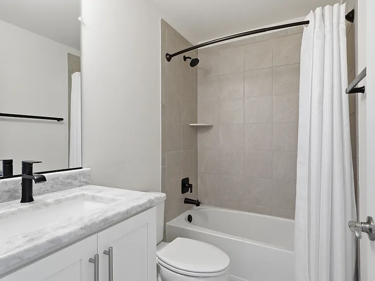 2252 S Glebe Rd — Photo 29