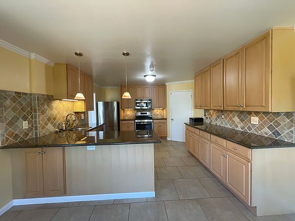 5th image of 834 Green Ave