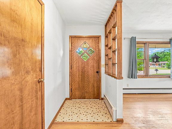 5th image of 332 Wilson St