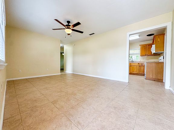 3rd image of 1703 Mockingbird Ln