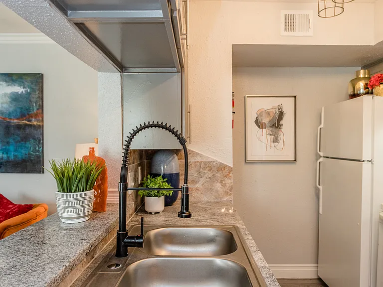 Casa Verde Apartments — Photo 16