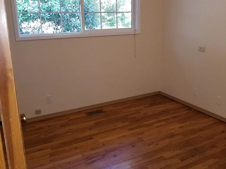 966 NW Cypress Ave — Photo 17