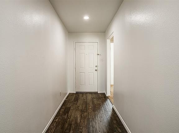 3rd image of 1261 Boxwood Ln