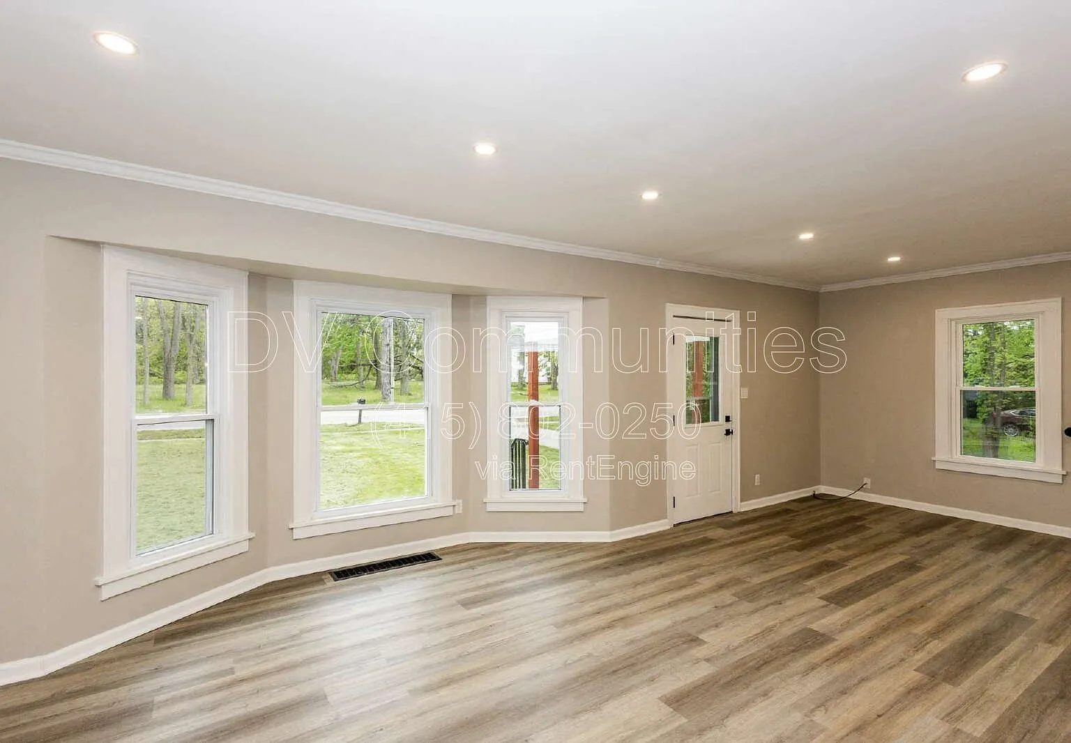 5 bed, 2.5 bath, 2736 sqft, $2,950 — Photo 3