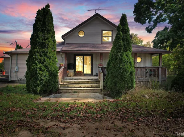 6424 Sherwood Rd, Fowlerville, MI 48836