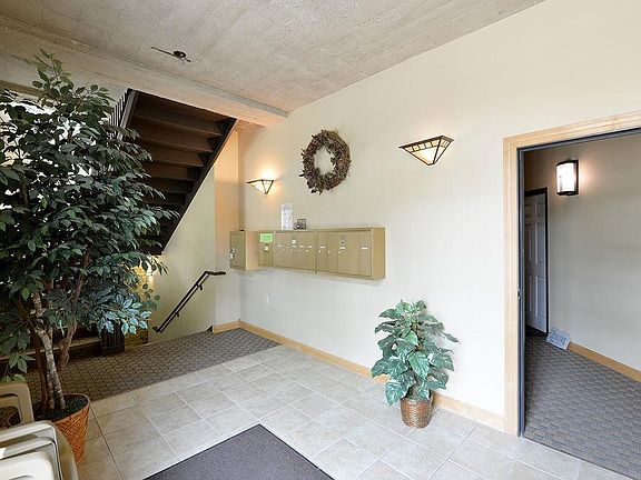 3rd image of 210 11th St N APT 104
