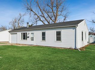 920 Fairview Dr, Marion, IA 52302