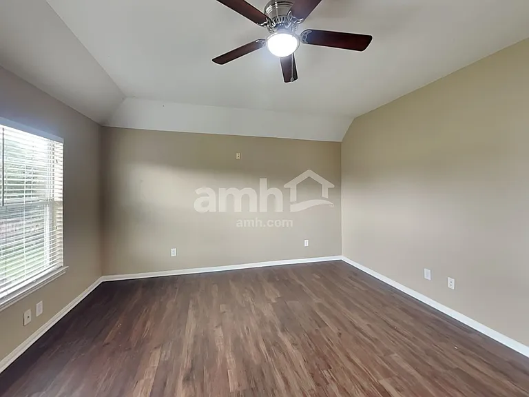 1927 Makenna Ln — Photo 11