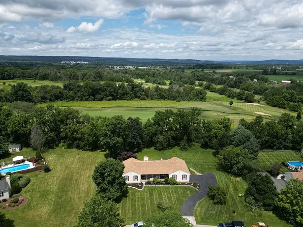 4 Decatur Ct, Ringoes, NJ 08551