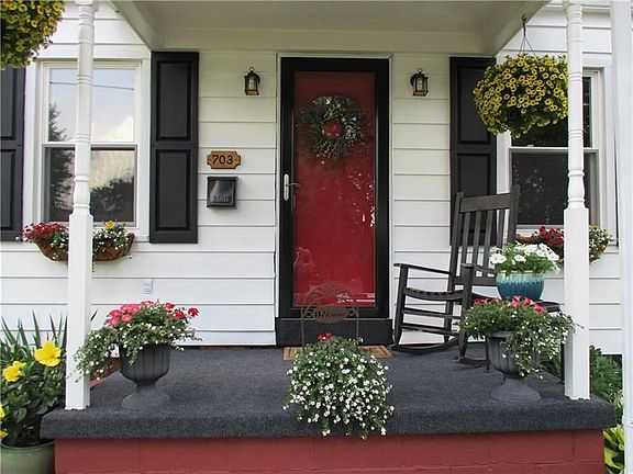 3rd image of 703 Ash St