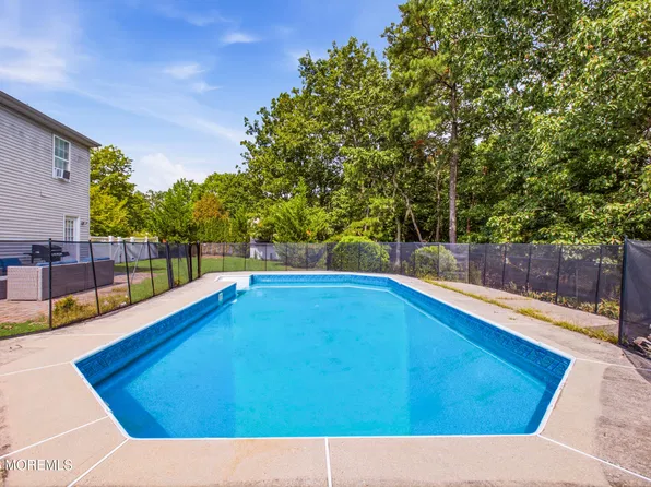 6 Stonecress Court, Jackson, NJ 08527