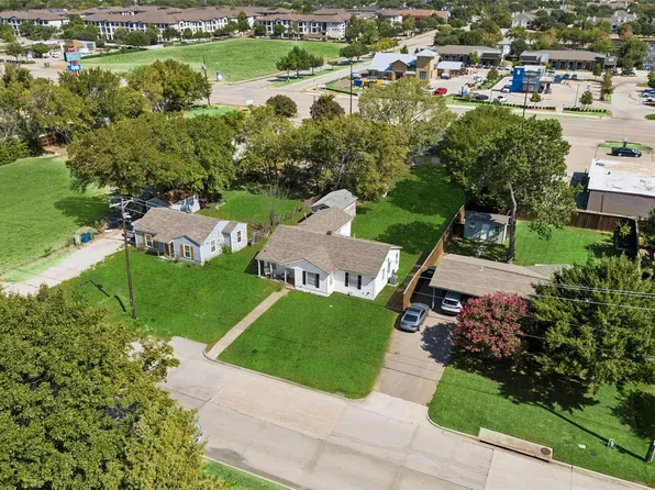 809 E Wall St, Grapevine, TX 76051