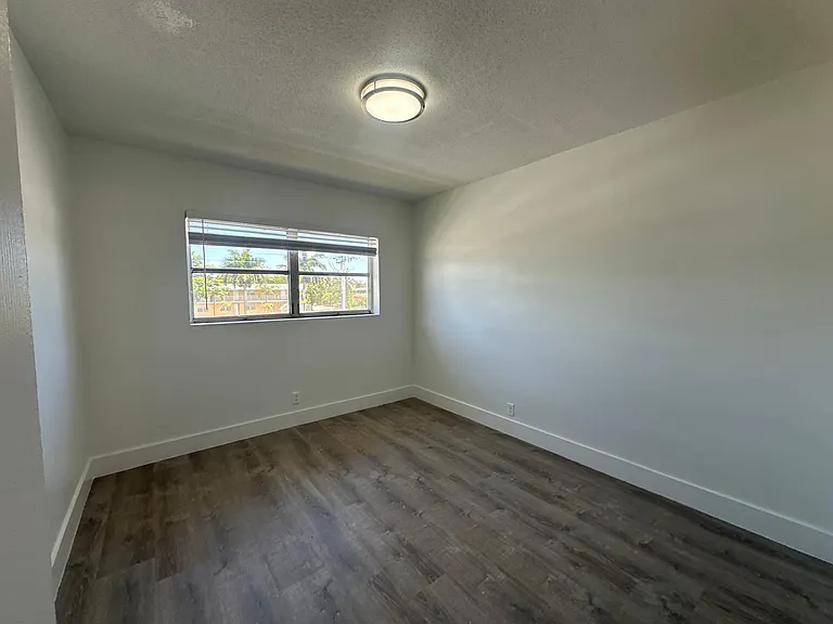 2401 NW 9th Ave — Photo 15