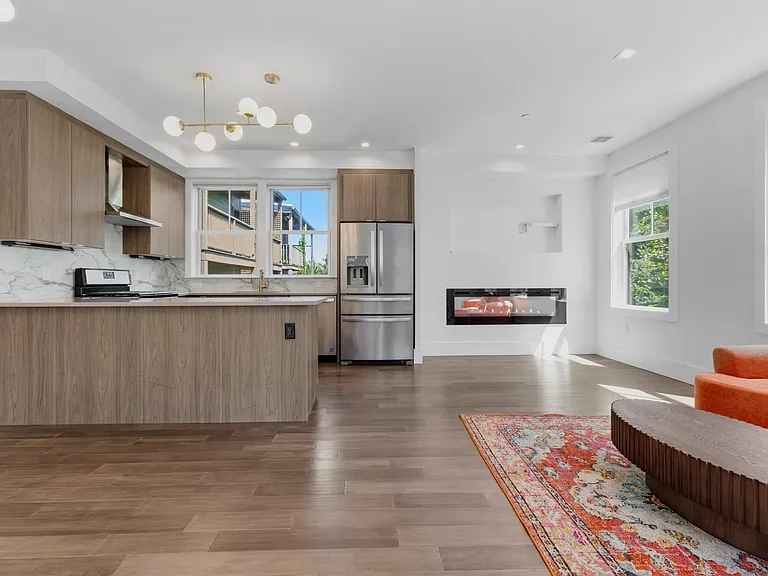 10 Spring Garden St #3 — Photo 1