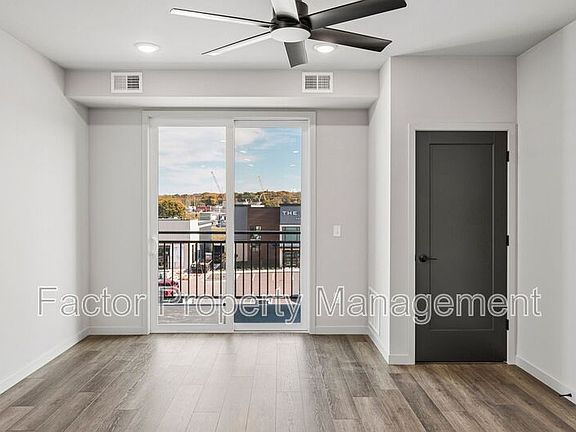 3rd image of 340 Webster Ave Unit 208