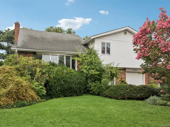 1939 Leonard Lane, Merrick, NY 11566