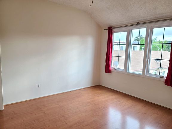 5th image of 527 W Stocker St #527B