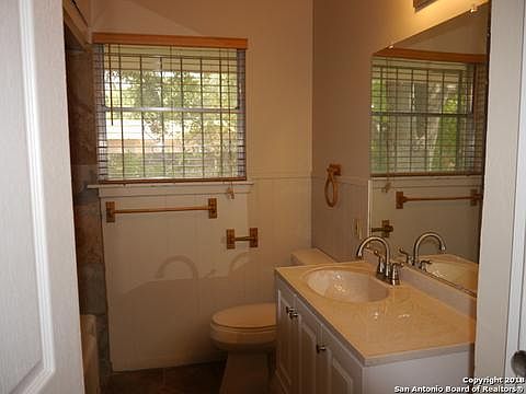 3rd image of 4935 Seabreeze Dr