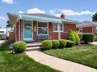 22933 Doremus St, Saint Clair Shores, MI 48080