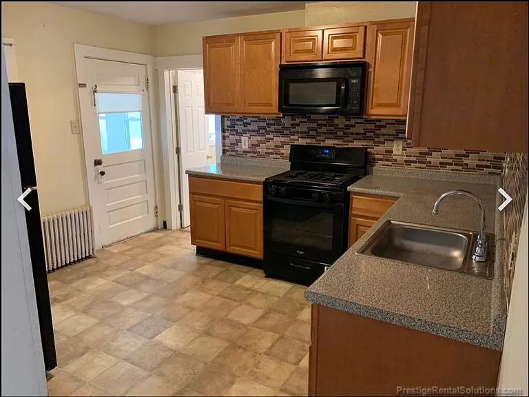36 Davison St #B — Photo 2