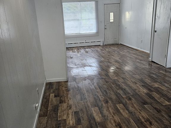 3rd image of 1231 E Pine St