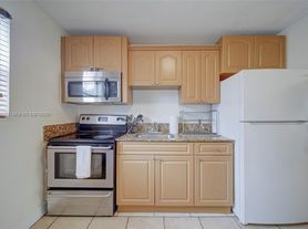 427 SW 6th St