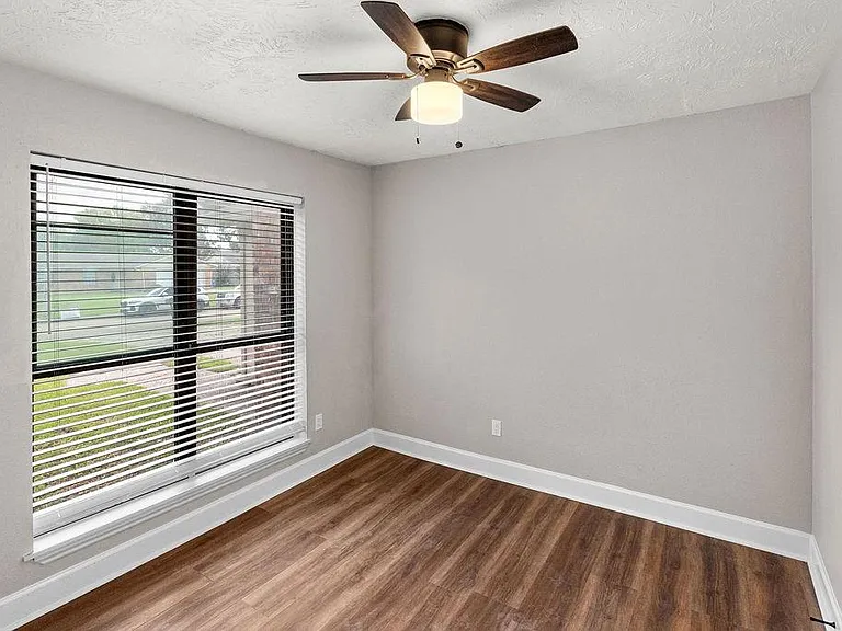 14910 Grassington Dr — Photo 7