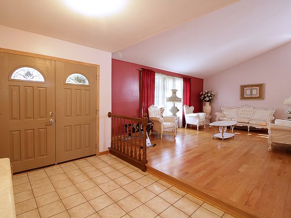 4th image of 9708 S Kingsbury Ct