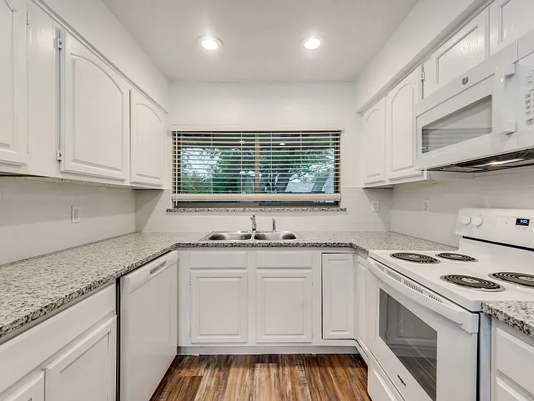 901 Hudson Dr — Photo 5
