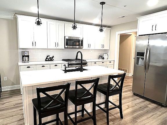 3rd image of 7 Gaylord Ct