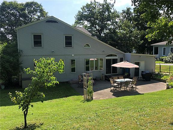 2nd image of 225 Wyoming St